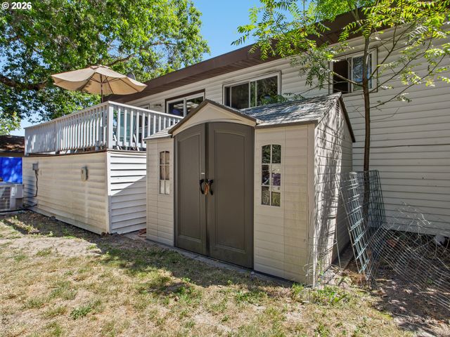 1801 E LAUREL Dr, Newberg, OR 97132