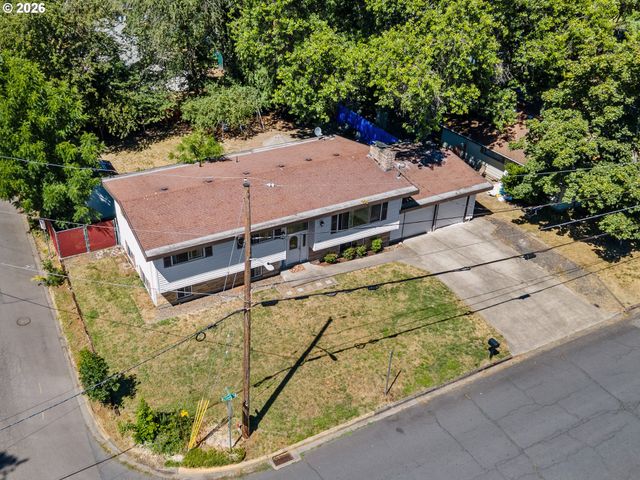 1801 E LAUREL Dr, Newberg, OR 97132