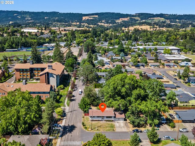 1801 E LAUREL Dr, Newberg, OR 97132