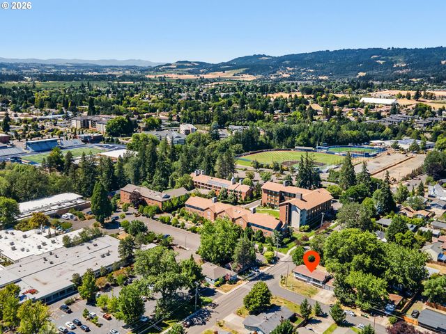 1801 E LAUREL Dr, Newberg, OR 97132