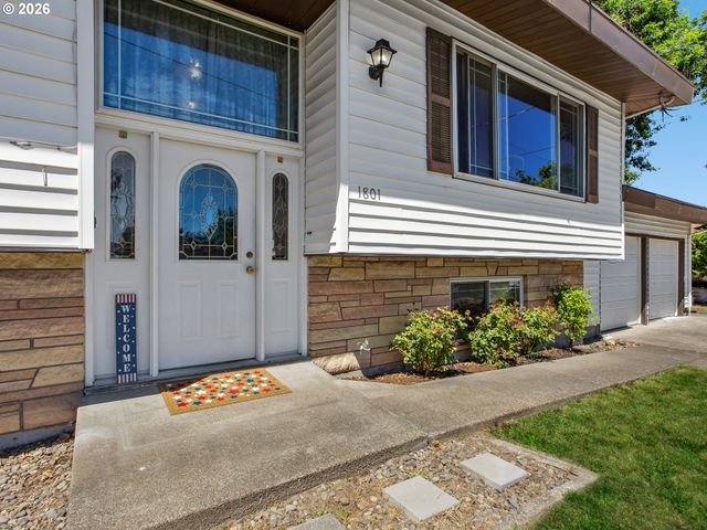 1801 E LAUREL Dr, Newberg, OR 97132