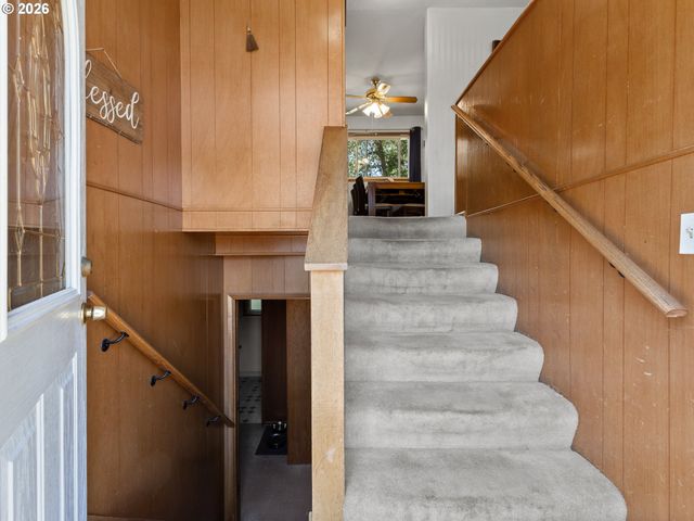 1801 E LAUREL Dr, Newberg, OR 97132
