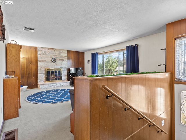 1801 E LAUREL Dr, Newberg, OR 97132