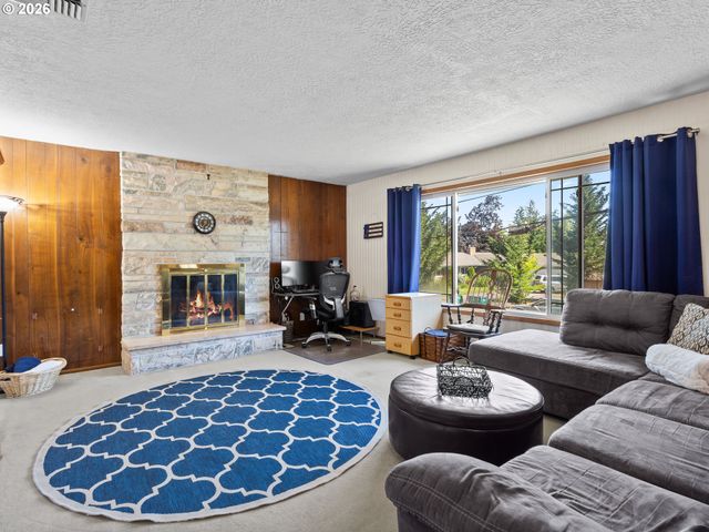 1801 E LAUREL Dr, Newberg, OR 97132