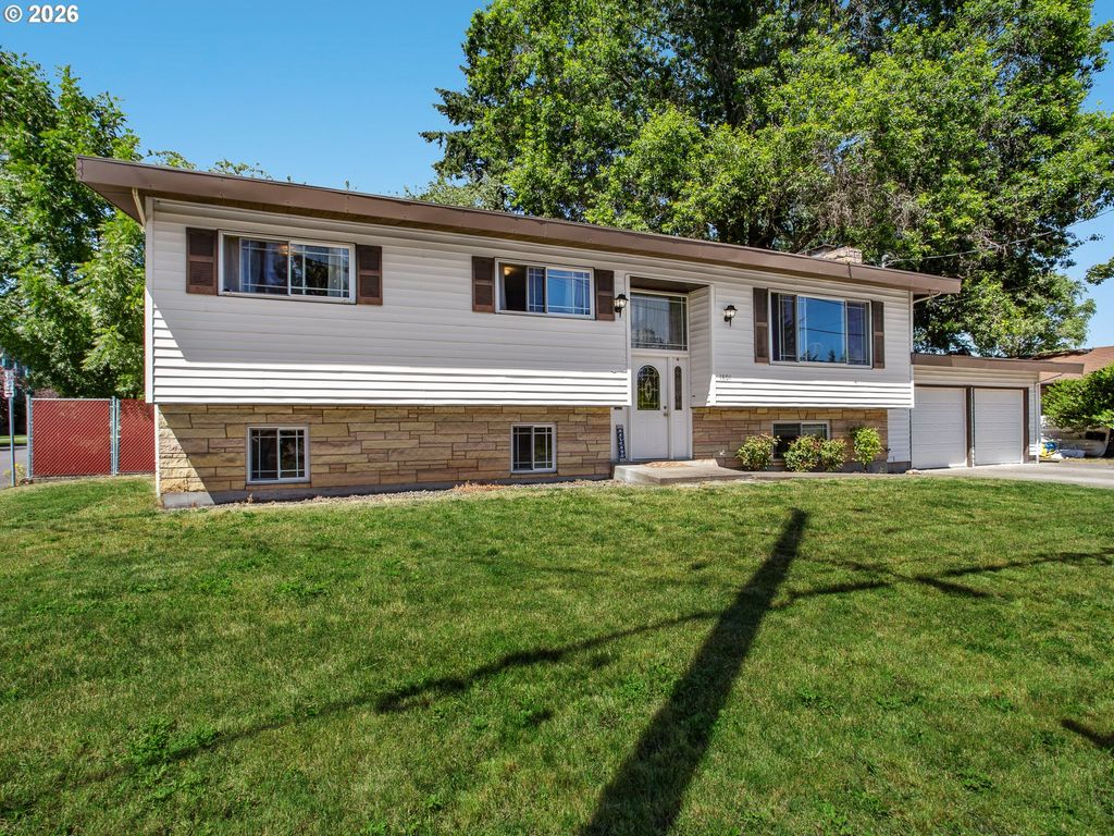 1801 E LAUREL Dr, Newberg, OR 97132