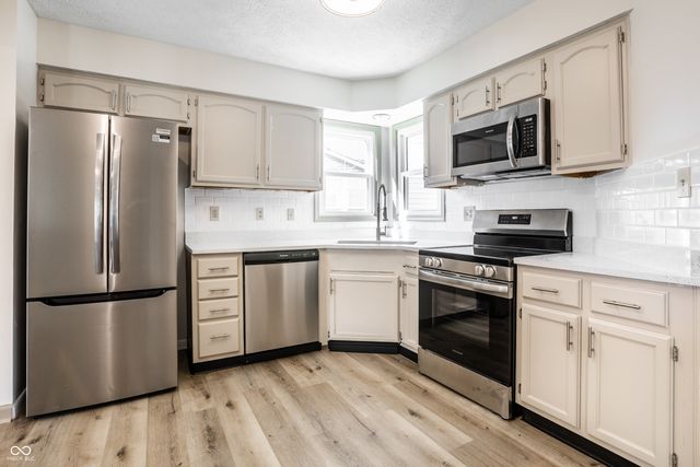 1667 Park Castle Way, Indianapolis, IN 46229