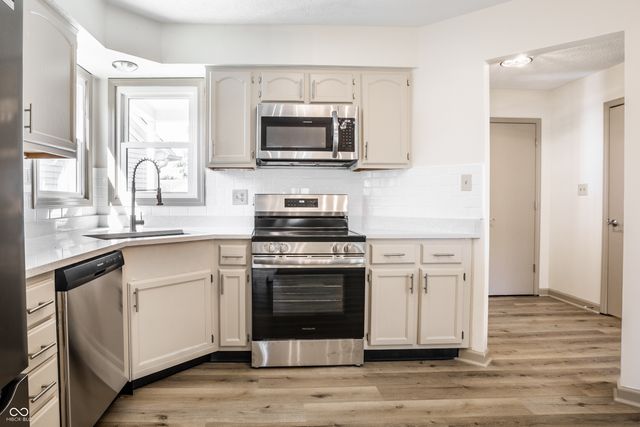 1667 Park Castle Way, Indianapolis, IN 46229