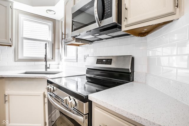 1667 Park Castle Way, Indianapolis, IN 46229