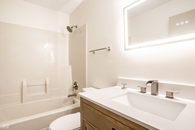 1667 Park Castle Way, Indianapolis, IN 46229