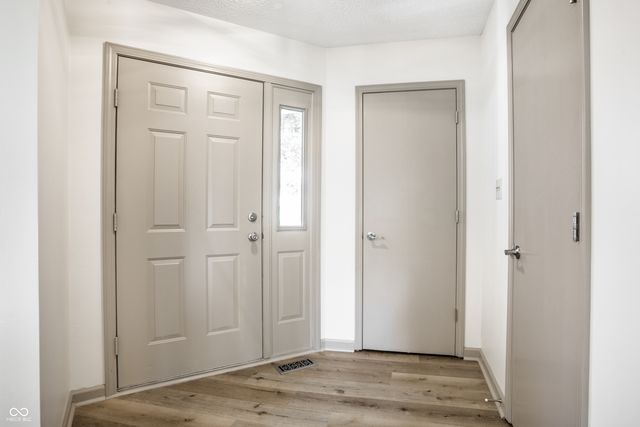 1667 Park Castle Way, Indianapolis, IN 46229