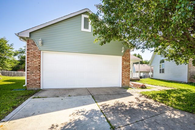 1667 Park Castle Way, Indianapolis, IN 46229