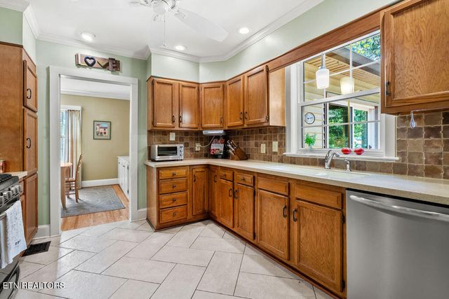 119 NW Greenbrier Drive, Knoxville, TN 37919