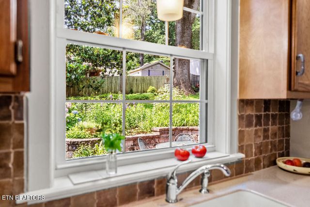 119 NW Greenbrier Drive, Knoxville, TN 37919