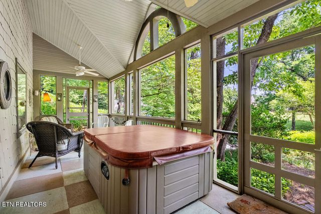 119 NW Greenbrier Drive, Knoxville, TN 37919