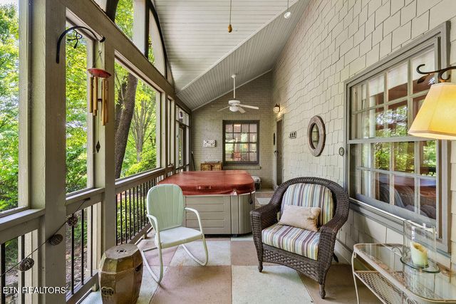 119 NW Greenbrier Drive, Knoxville, TN 37919