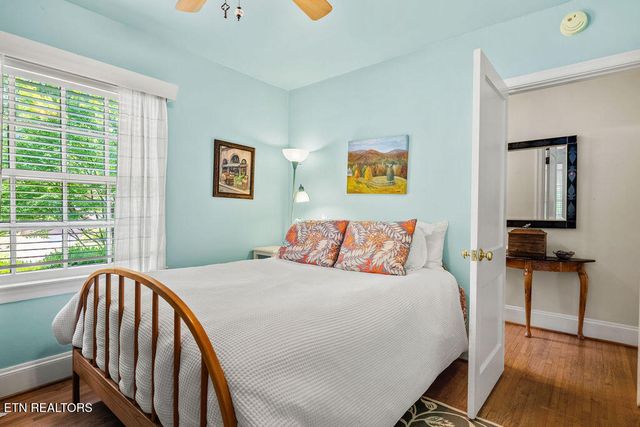 119 NW Greenbrier Drive, Knoxville, TN 37919