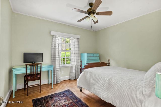 119 NW Greenbrier Drive, Knoxville, TN 37919