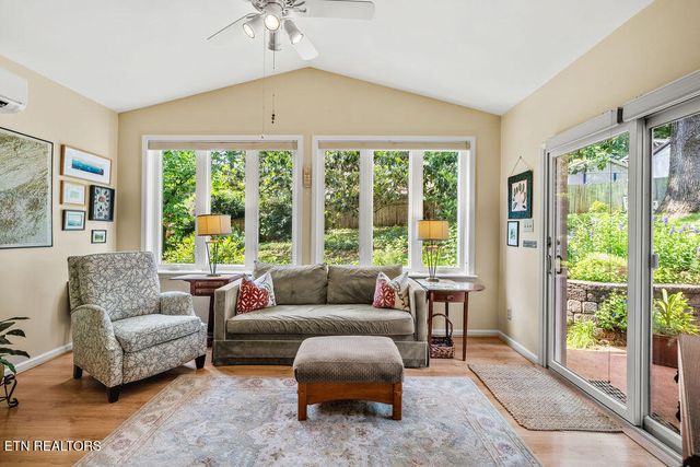 119 NW Greenbrier Drive, Knoxville, TN 37919