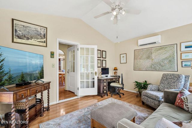 119 NW Greenbrier Drive, Knoxville, TN 37919