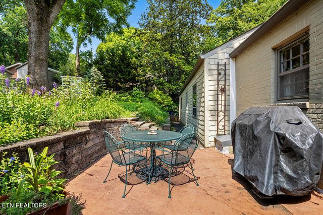 119 NW Greenbrier Drive, Knoxville, TN 37919