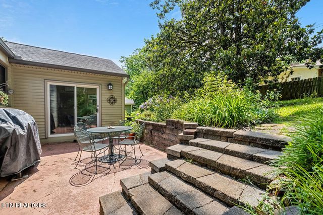 119 NW Greenbrier Drive, Knoxville, TN 37919