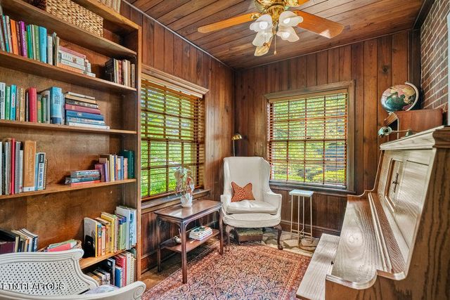 119 NW Greenbrier Drive, Knoxville, TN 37919