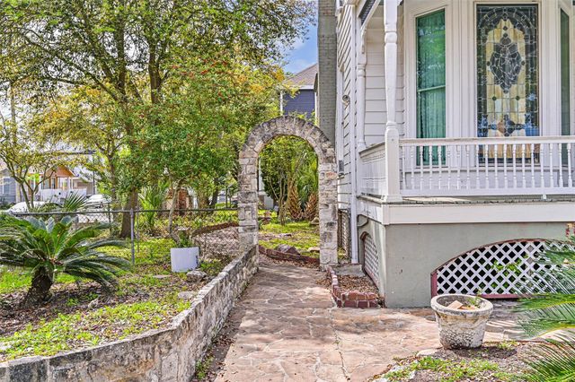 1021 35th Street Street, Galveston, TX 77550