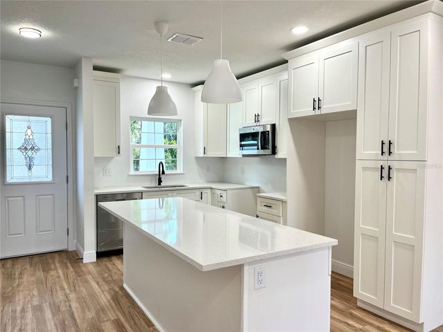 8112 N GREENWOOD AVENUE, Tampa, FL 33604