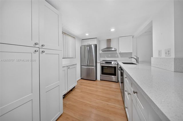 8045 SW 107th Ave 203, Miami, FL 33173