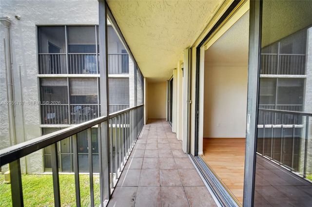 8045 SW 107th Ave 203, Miami, FL 33173