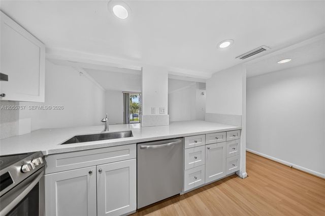 8045 SW 107th Ave 203, Miami, FL 33173