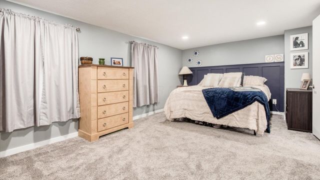 2378 W High Street NE, Newark, OH 43055