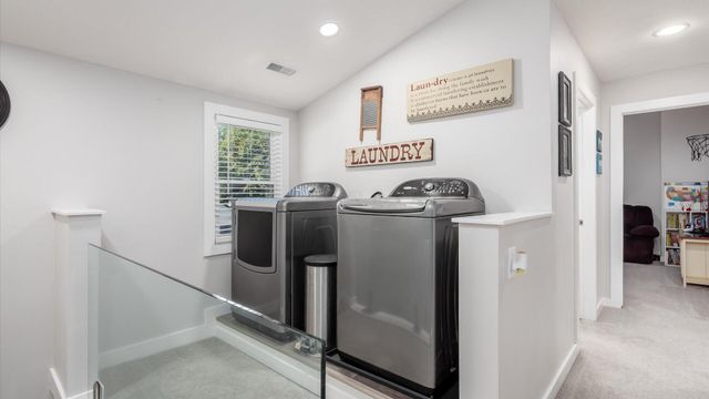 2378 W High Street NE, Newark, OH 43055