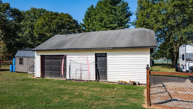 2378 W High Street NE, Newark, OH 43055