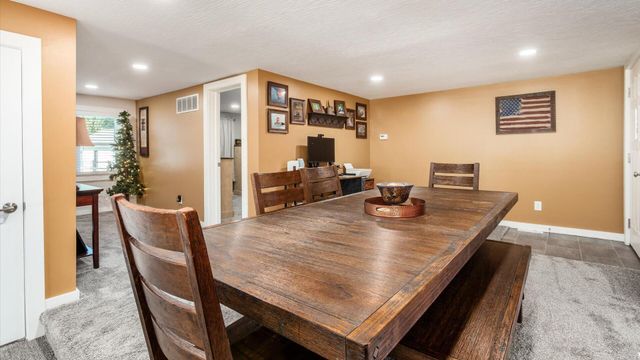 2378 W High Street NE, Newark, OH 43055