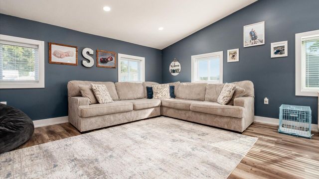 2378 W High Street NE, Newark, OH 43055