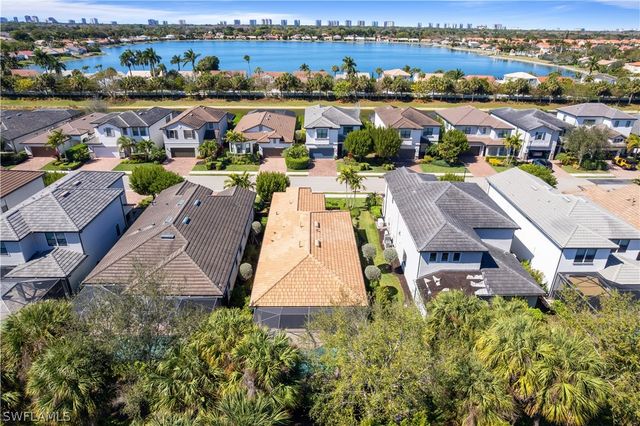 7202 Wilton DR, Naples, FL 34109