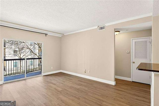 1074 Peachtree Walk NE B212, Atlanta, GA 30309