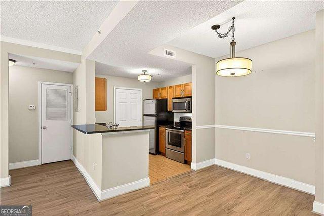 1074 Peachtree Walk NE B212, Atlanta, GA 30309