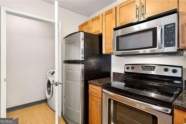 1074 Peachtree Walk NE B212, Atlanta, GA 30309