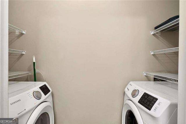 1074 Peachtree Walk NE B212, Atlanta, GA 30309