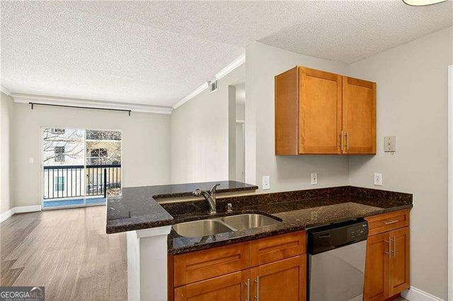 1074 Peachtree Walk NE B212, Atlanta, GA 30309