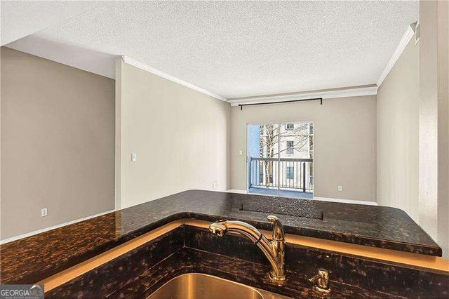 1074 Peachtree Walk NE B212, Atlanta, GA 30309