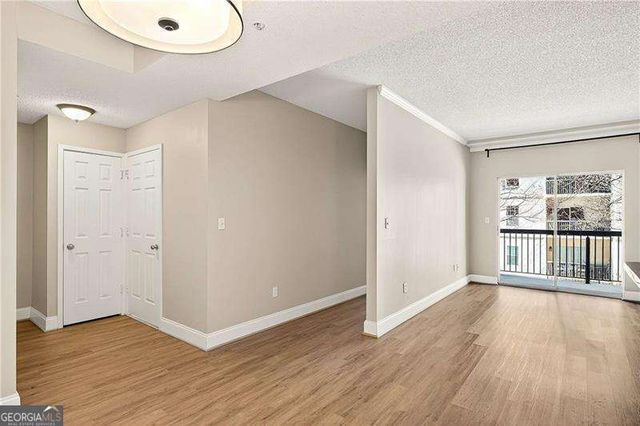 1074 Peachtree Walk NE B212, Atlanta, GA 30309