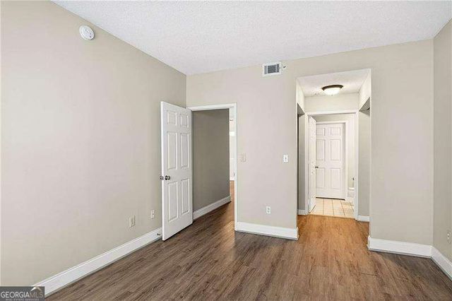 1074 Peachtree Walk NE B212, Atlanta, GA 30309