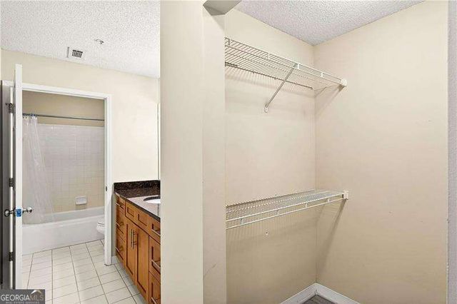 1074 Peachtree Walk NE B212, Atlanta, GA 30309