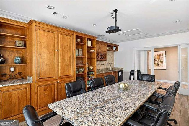 1074 Peachtree Walk NE B212, Atlanta, GA 30309