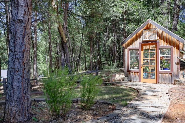 20091 Eaglecrest Dr, Foresthill, CA 95631