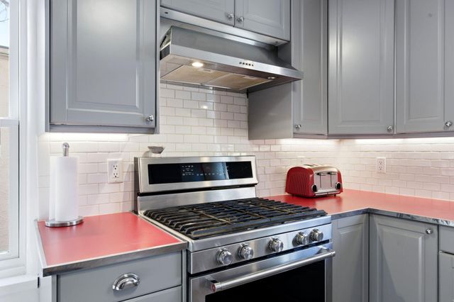 611 Keleher Avenue NW, Albuquerque, NM 87102