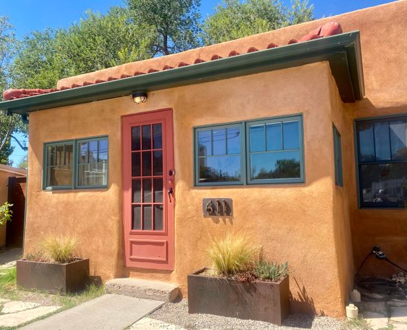 611 Keleher Avenue NW, Albuquerque, NM 87102